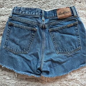 levi’s shorts mid rise medium wash